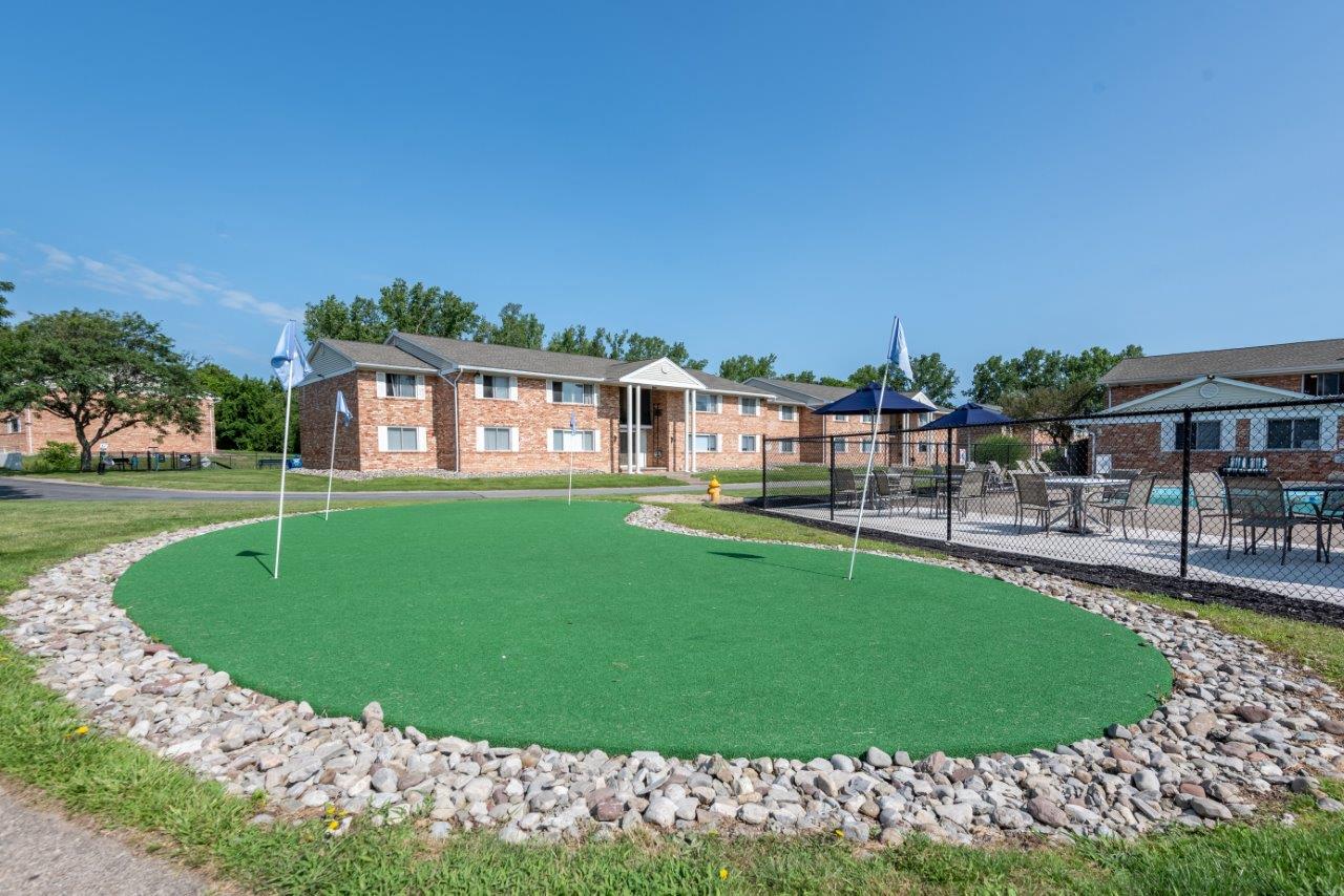 Henrietta Highlands Apartment Homes, 41 High Manor Dr, Henrietta, NY